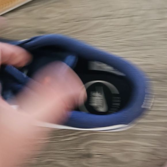 Nikes   - Picture 7 of 9